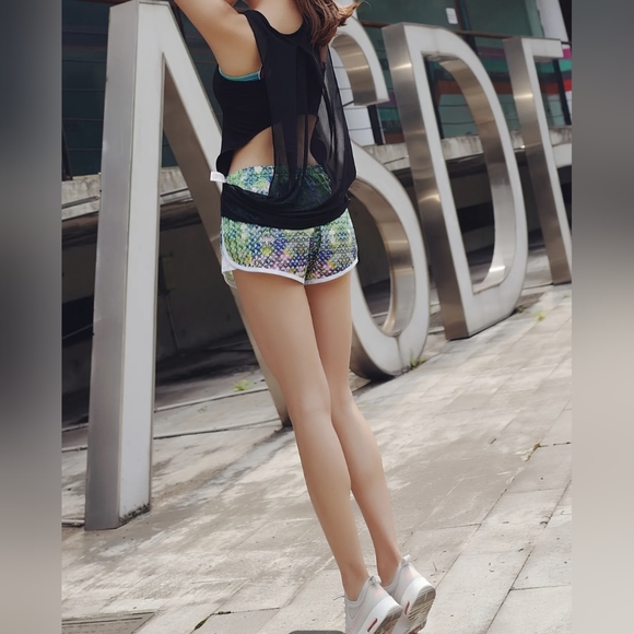 Women's Solid Black Cut Out, Double Layer Mesh Back Fitness Top - Picture 4 of 5